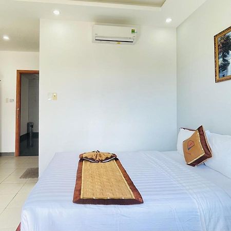Y Linh Hotel Куи Нхон Екстериор снимка