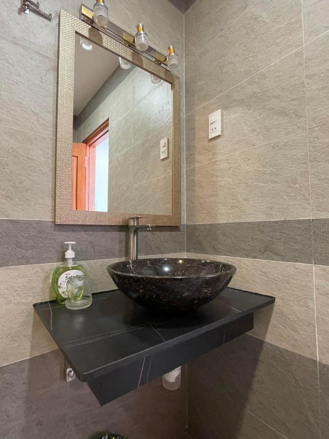 Y Linh Hotel Куи Нхон Екстериор снимка