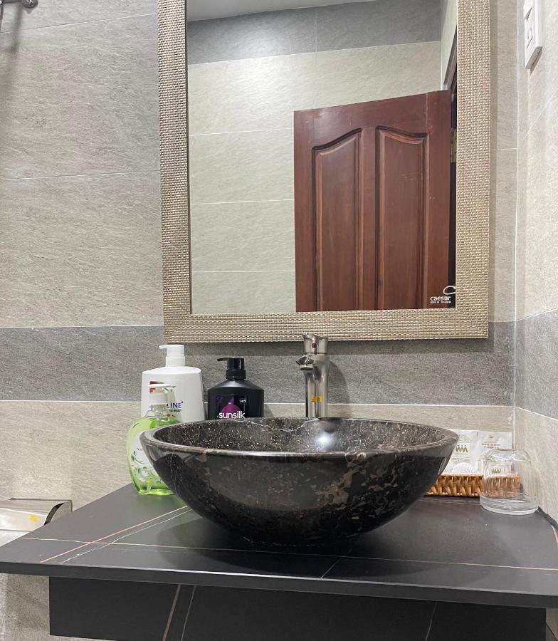 Y Linh Hotel Куи Нхон Екстериор снимка