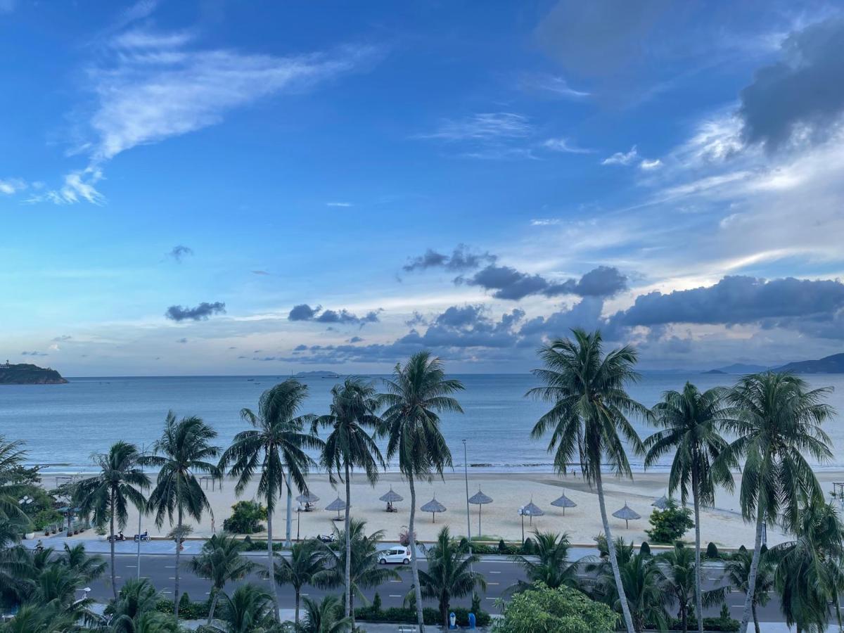 Y Linh Hotel Куи Нхон Екстериор снимка