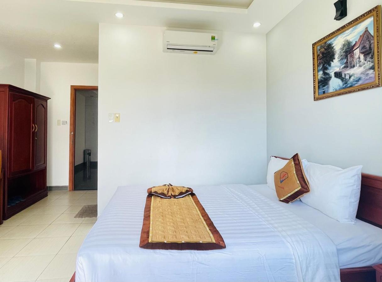 Y Linh Hotel Куи Нхон Екстериор снимка
