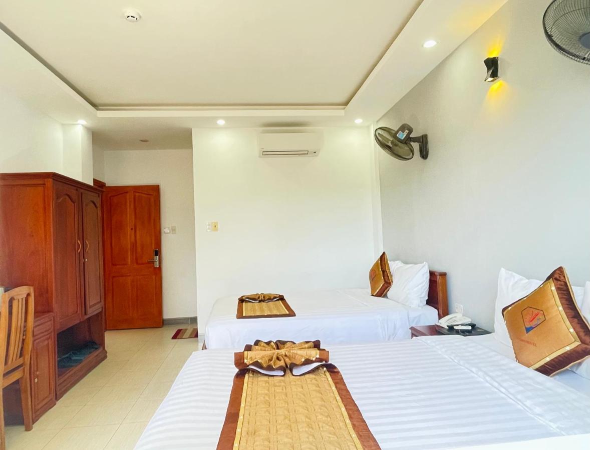 Y Linh Hotel Куи Нхон Екстериор снимка