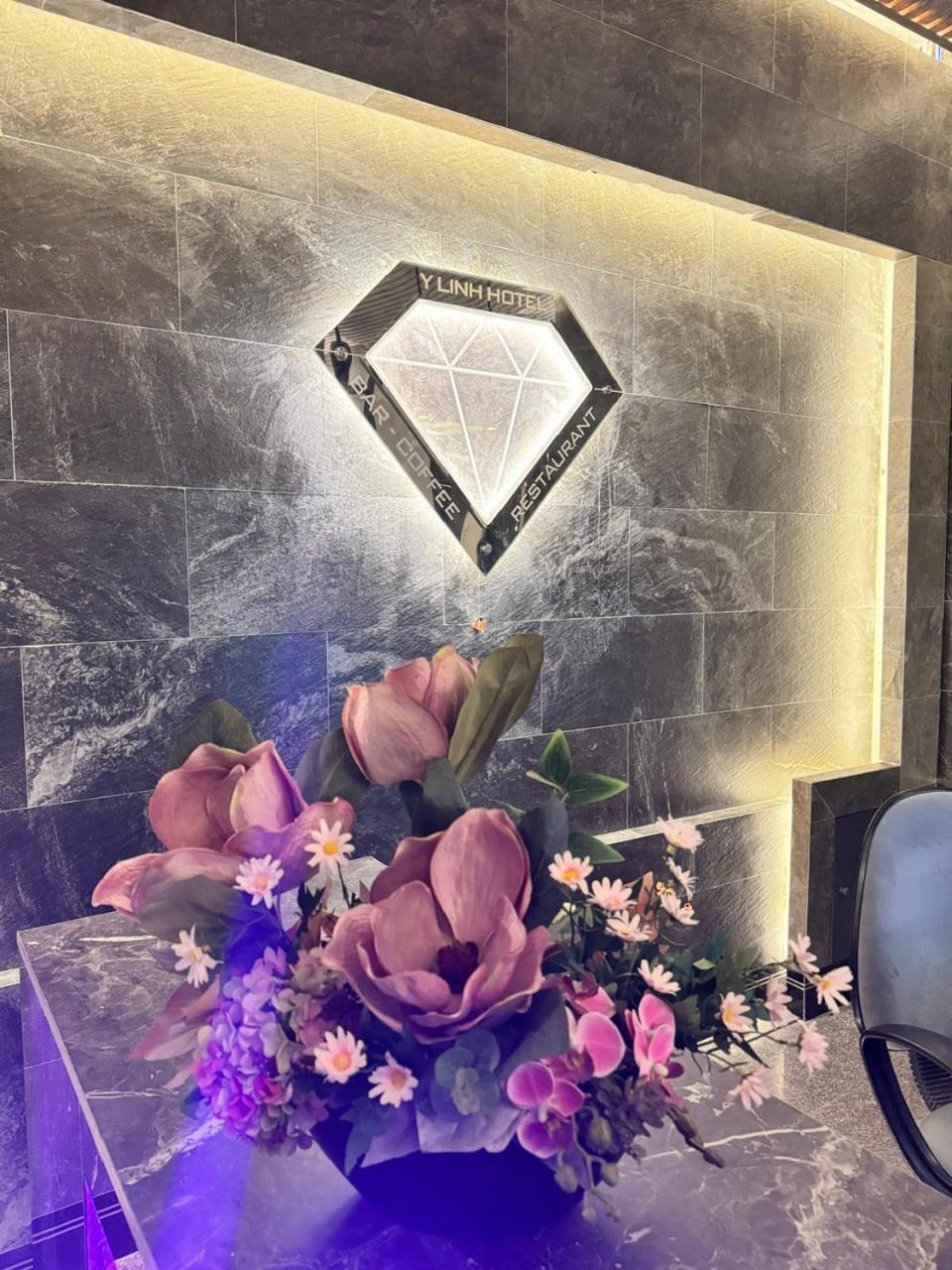 Y Linh Hotel Куи Нхон Екстериор снимка