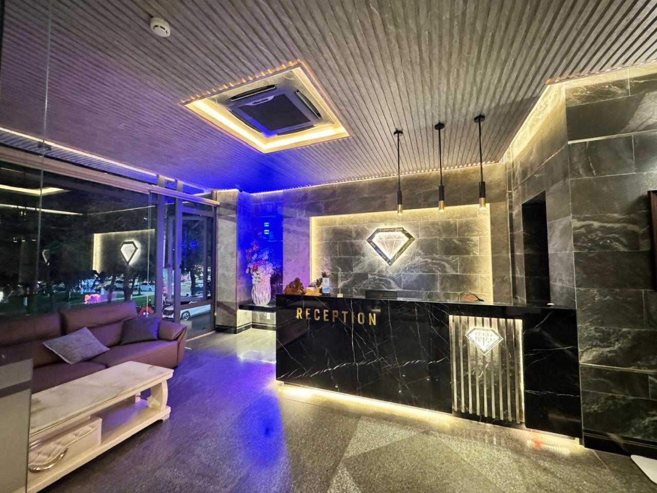 Y Linh Hotel Куи Нхон Екстериор снимка