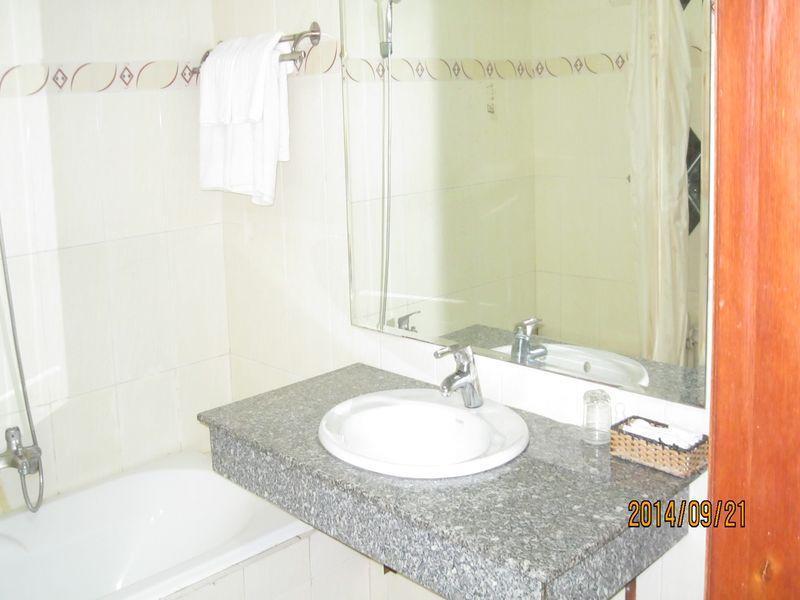 Y Linh Hotel Куи Нхон Екстериор снимка