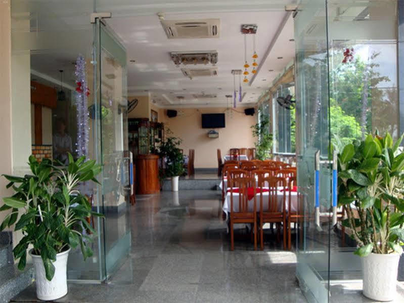 Y Linh Hotel Куи Нхон Екстериор снимка